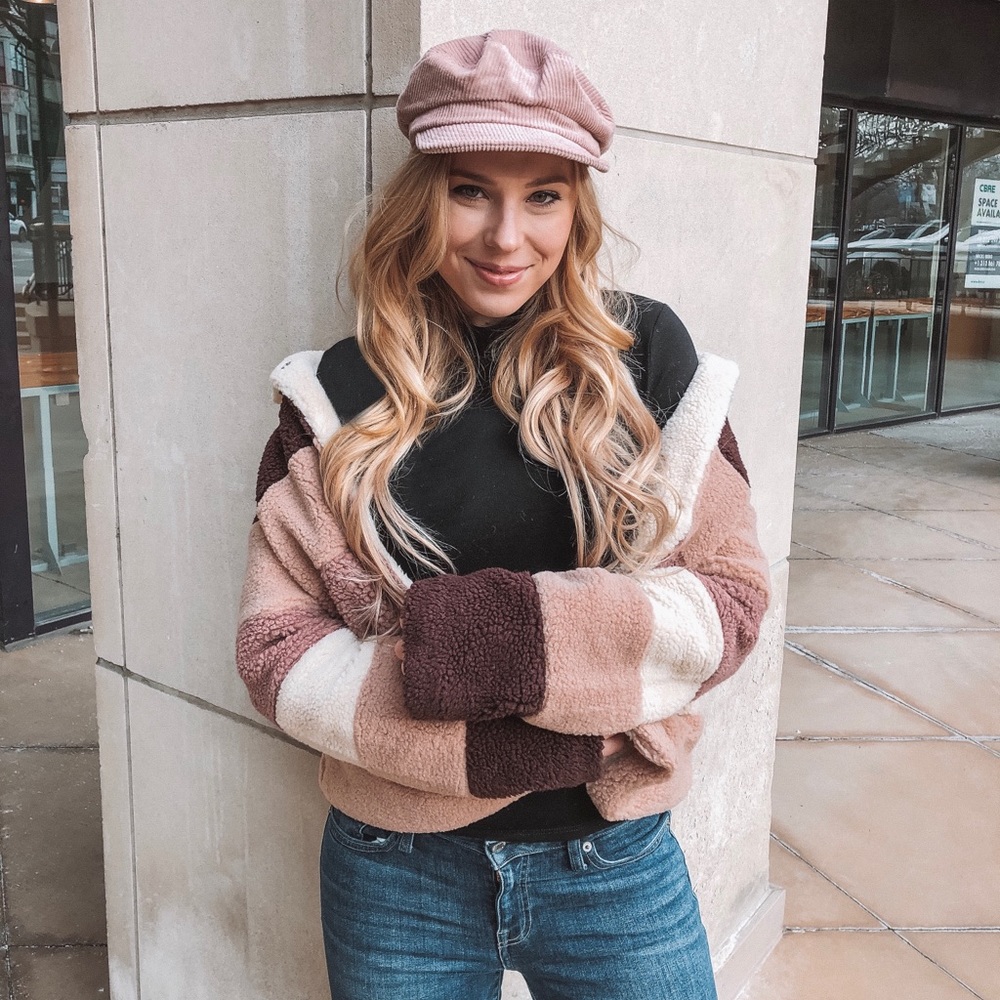 Meet your Posher, Caitlin